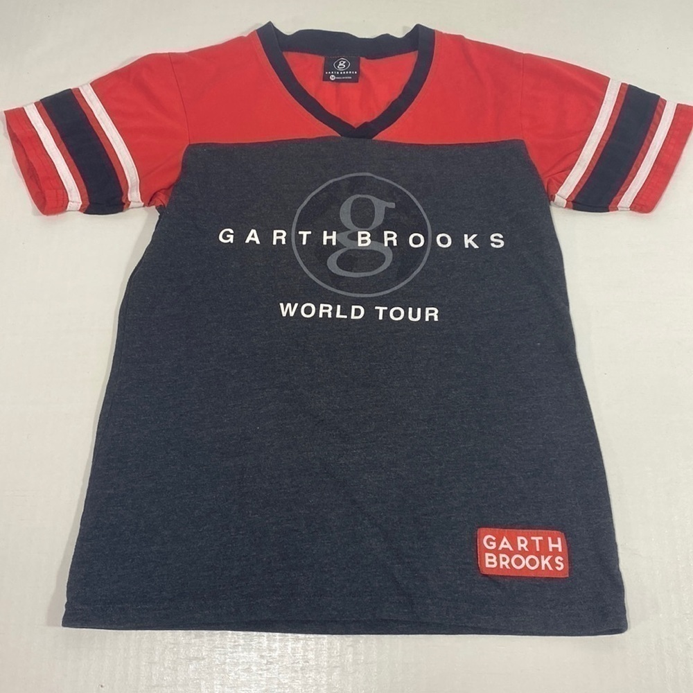 Vintage Garth brooks medium collectible concert shirt​​​​​​​​​​​​​​​​​